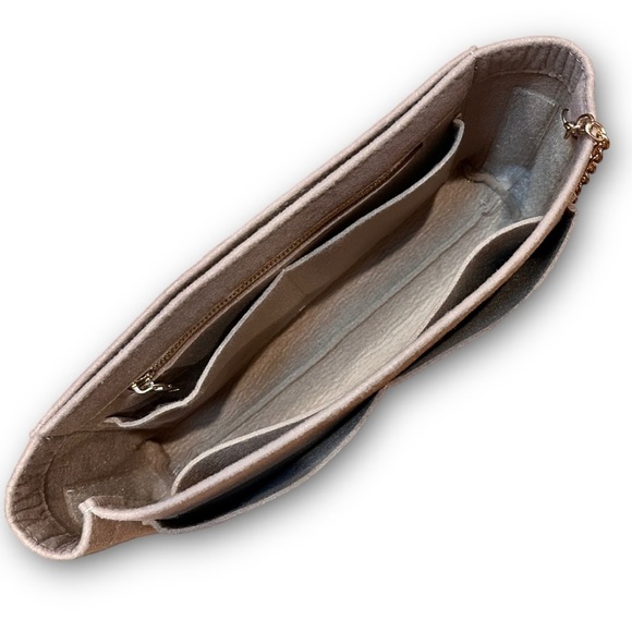 Louis Vuitton Monogram Looping GM Shoulder Bag - Picture 14 of 16